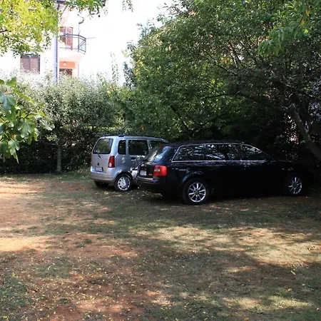 Apartments With Parking Space Porec - 7024 *